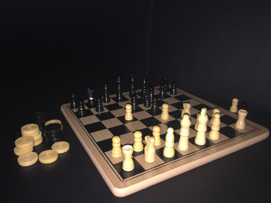 Schach & Dame Brettspiel - b51e35ec-e3e0-4d68-b5c4-7b670d91325d