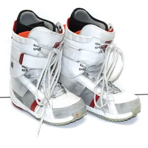 Snowboard boots