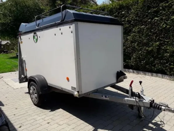 Motorradanhänger geschlossen
