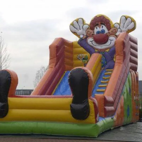 Riesenrutsche-Clown