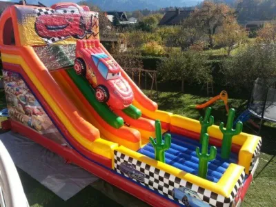 Hüpfburg Verleih - Riesenauto