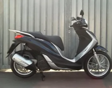 Roller Verleih / Moped Verleih PIAGGIO MEDLEY 125 IE IGET