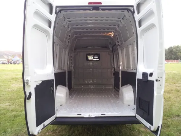 Transporterverleih mit Fahrer / Lastentaxi Wien