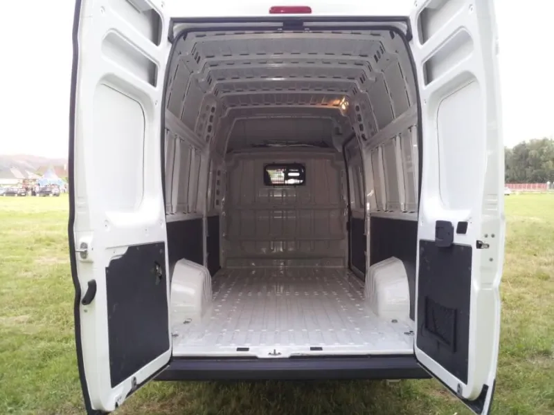 Transporterverleih mit Fahrer / Lastentaxi Wien