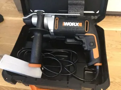 Schlagbohrmaschine von WORX inkl. Bohrer-Set