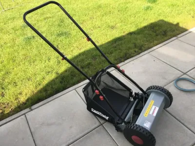 Handrasenmäher / Spindelmäher mit Rasenkorb