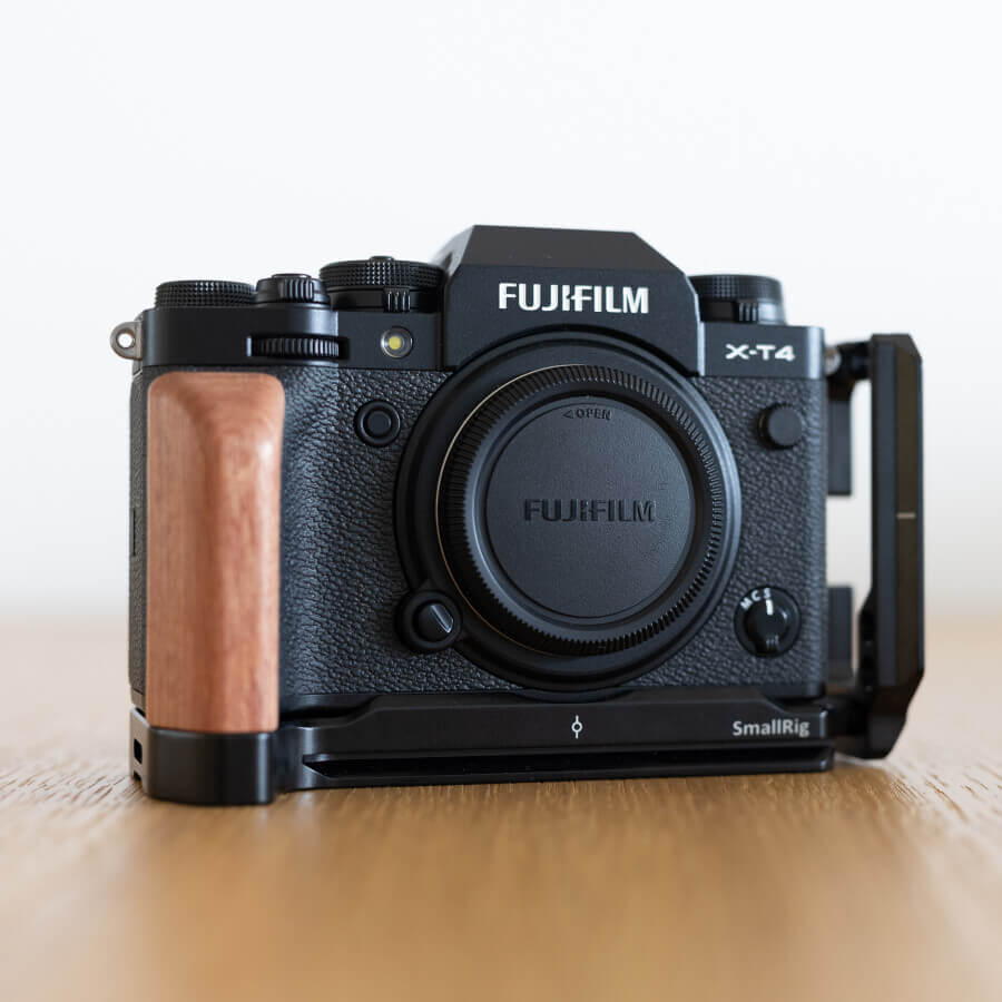 Systemkamera Fujifilm X-T4 incl. Akku, Ladegerät, 128 GB Speicherkarte und L-Winkel von Smallrig