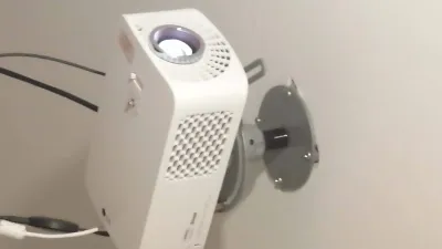 Verleihe bzw. vermiete Beamer LG PF 1500G