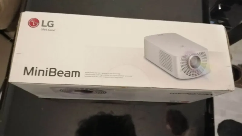 Verleihe bzw. vermiete Beamer LG PF 1500G