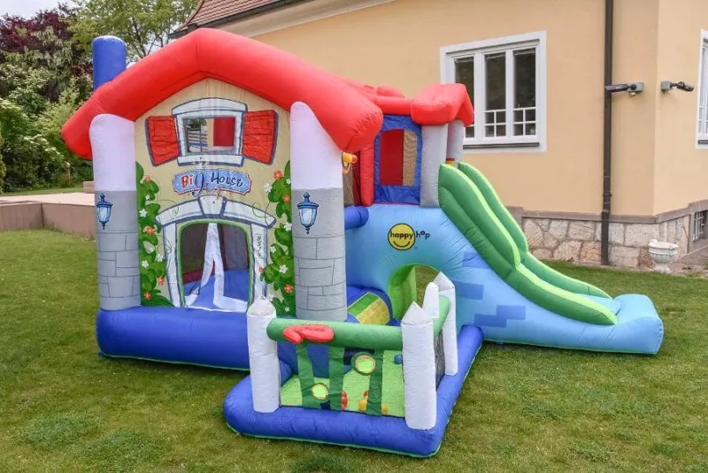 2 HÜPFBURGEN ZU VERMIETEN ODER KAUFEN (PREIS VB)