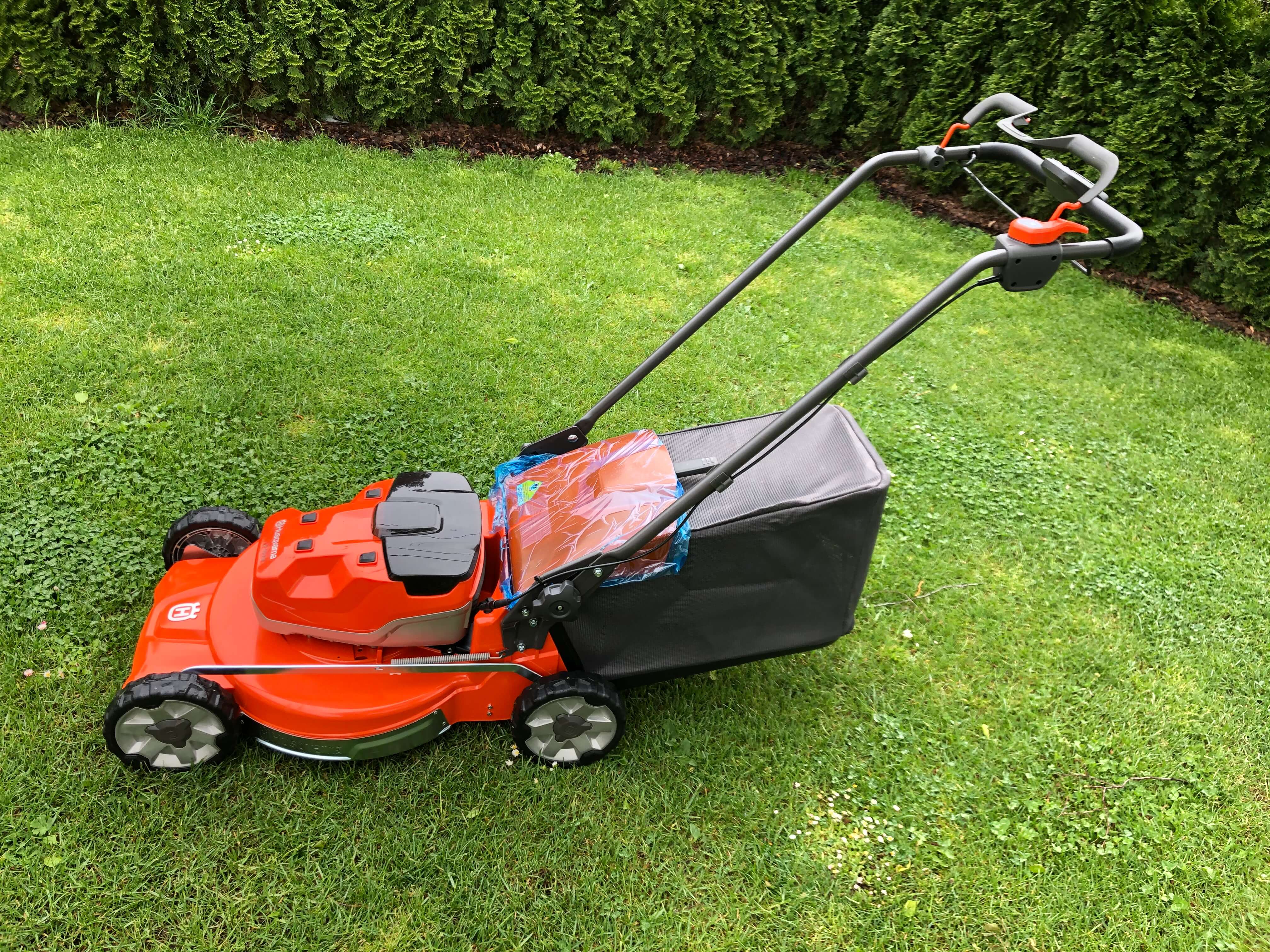 HUSQVARNA Profi AkkuRasenmäher LC 551iV inkl. 2 Akkus 9,4 Ah BLi300