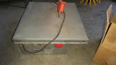 Fliesenschneidmaschine