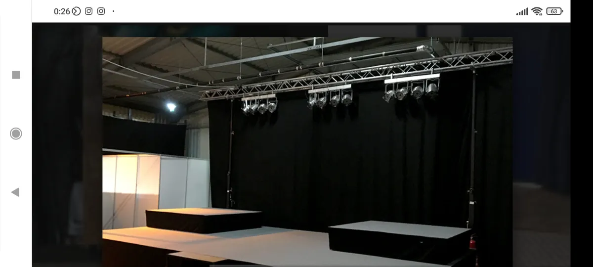 Showbühne mit Bühnenvorhang zu vermieten