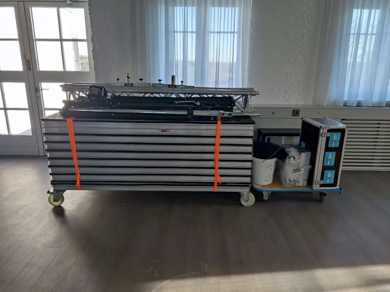 Showbühne mit Bühnenvorhang zu vermieten