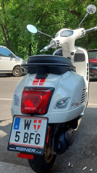 VESPA GTS 125 RACING SIXTIES EDITION