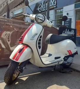 VESPA GTS 125 RACING SIXTIES EDITION