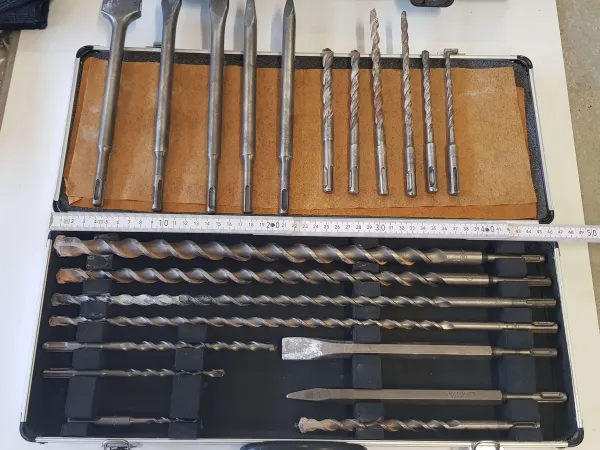 Makita Schlagbohrer inkl. Bohrer und Meiselset