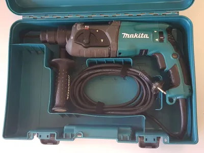 Makita Schlagbohrer inkl. Bohrer und Meiselset