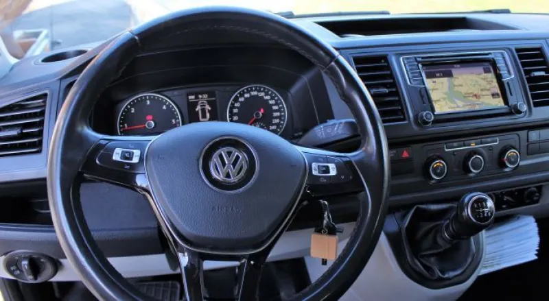 Kleinbus VW T6 9 Sitzer lang, mit Allrad, Klima, und Navi