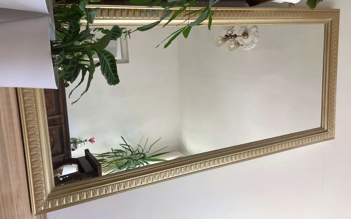 Sehr großer Spiegel im antiken Stil