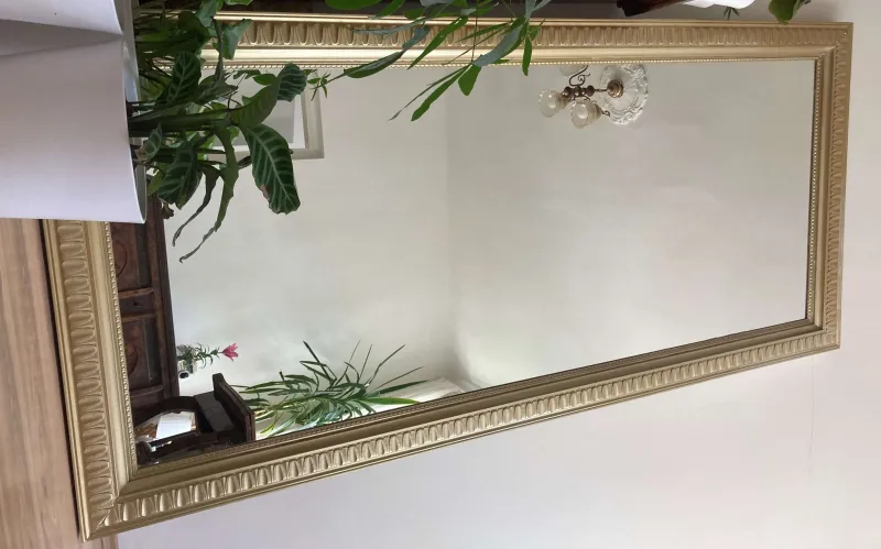 Sehr großer Spiegel im antiken Stil