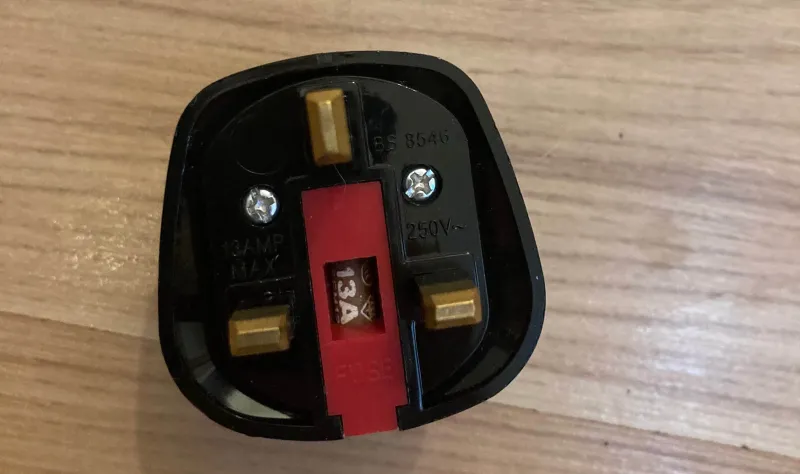 Reisestecker/Reiseadapter