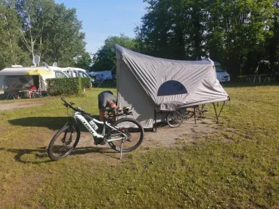 Fahrradwohnwagen von B Turtle für deinen nachhaltigen Urlaub mit dem E Bike