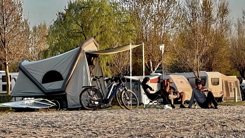 Fahrradwohnwagen von B Turtle für deinen nachhaltigen Urlaub mit dem E Bike