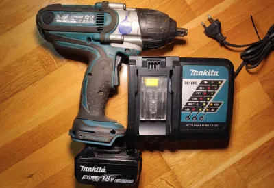 Schlagschrauber Akku Makita DTW450