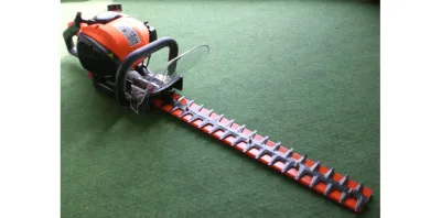 Benzin-Heckenschere mit 60 cm Schnittlänge