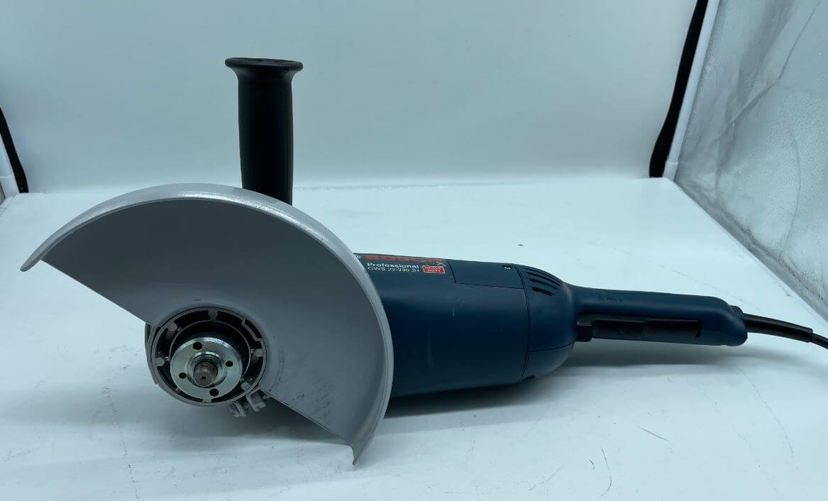 Winkelschleifer-Bosch Pro GWS 22-230JH - kraftvoll und präzise in der Metallbearbeitung und im Bauwesen