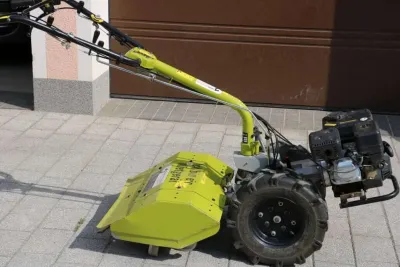 Multitruck MT480 inkl. 1. Anbaugerät