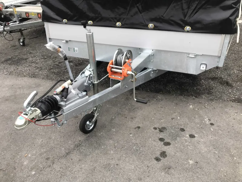 Hochlader 3500 kg, Tridem, 5m x 2,20 mit Planenaufbau
