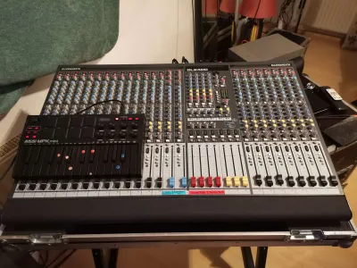 Allen & Heath GL 2400