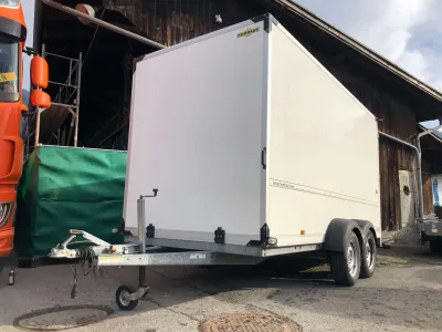 Vermiete Kofferanhänger.