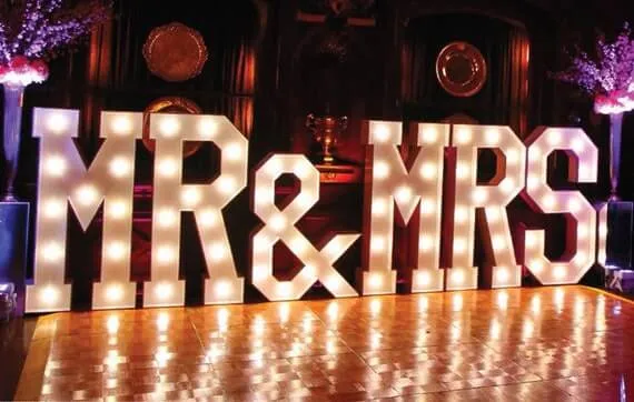 Mr&Mrs Buchstaben