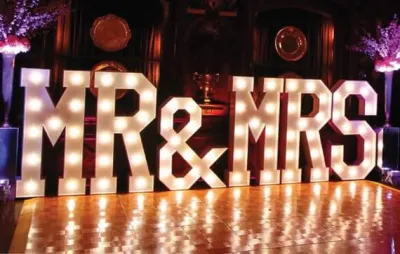 Mr&Mrs Buchstaben