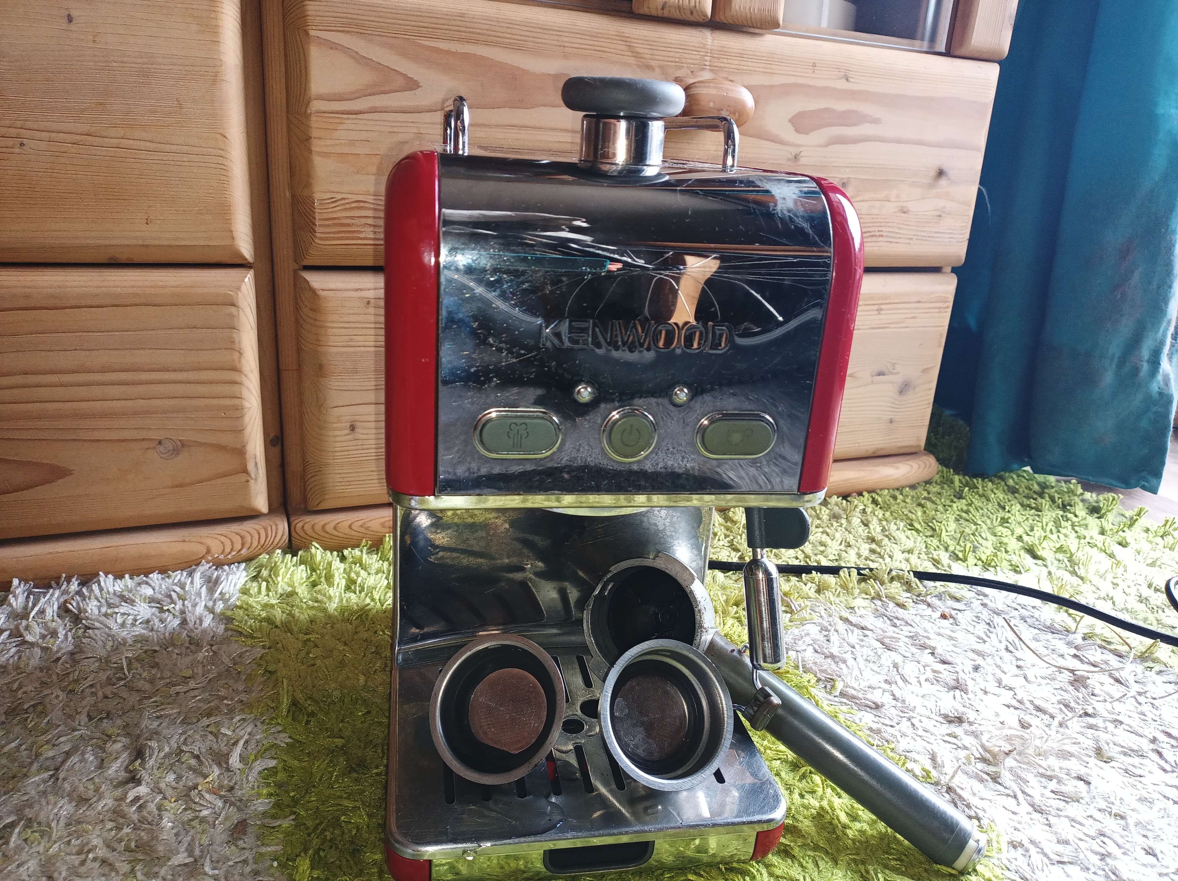 Siebträger Espresso-Maschine mit Dampfdüse von KENWOOD