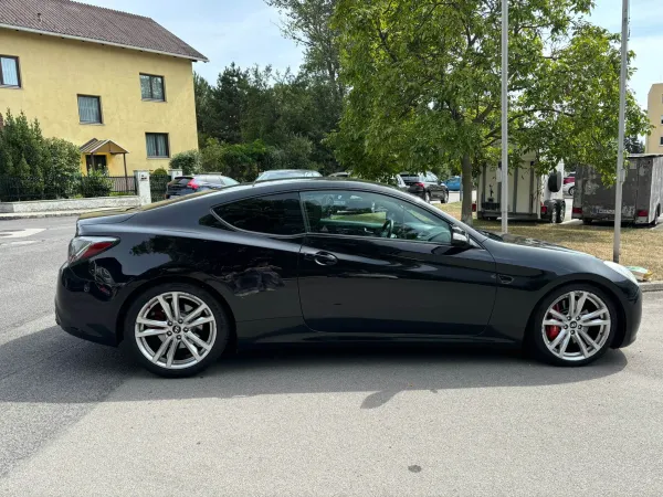 Privat-Chauffeur mit Genesis Coupé Sportwagen