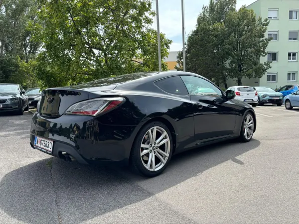 Privat-Chauffeur mit Genesis Coupé Sportwagen