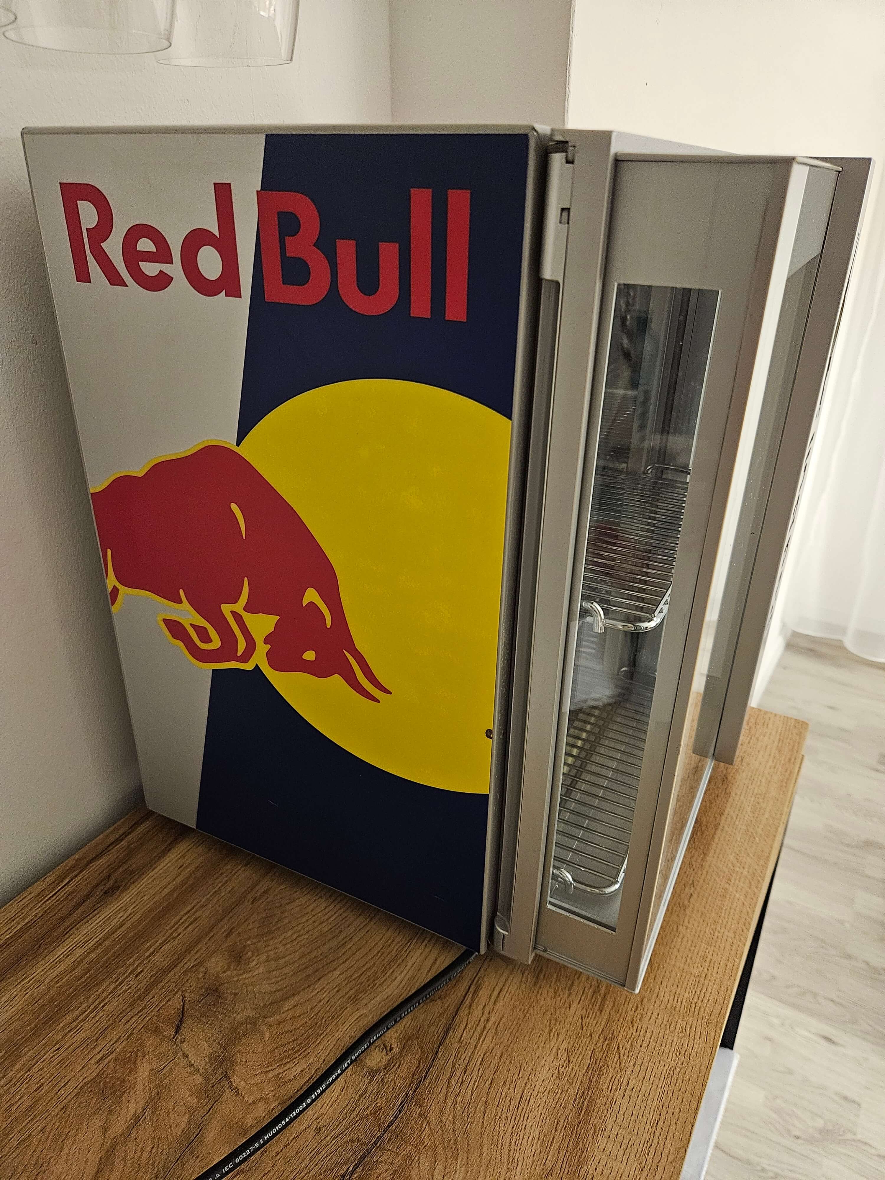 Red Bull Kühlschrank Mini - 553dd99c-f7b8-4cbe-a61d-4e4fdf275831