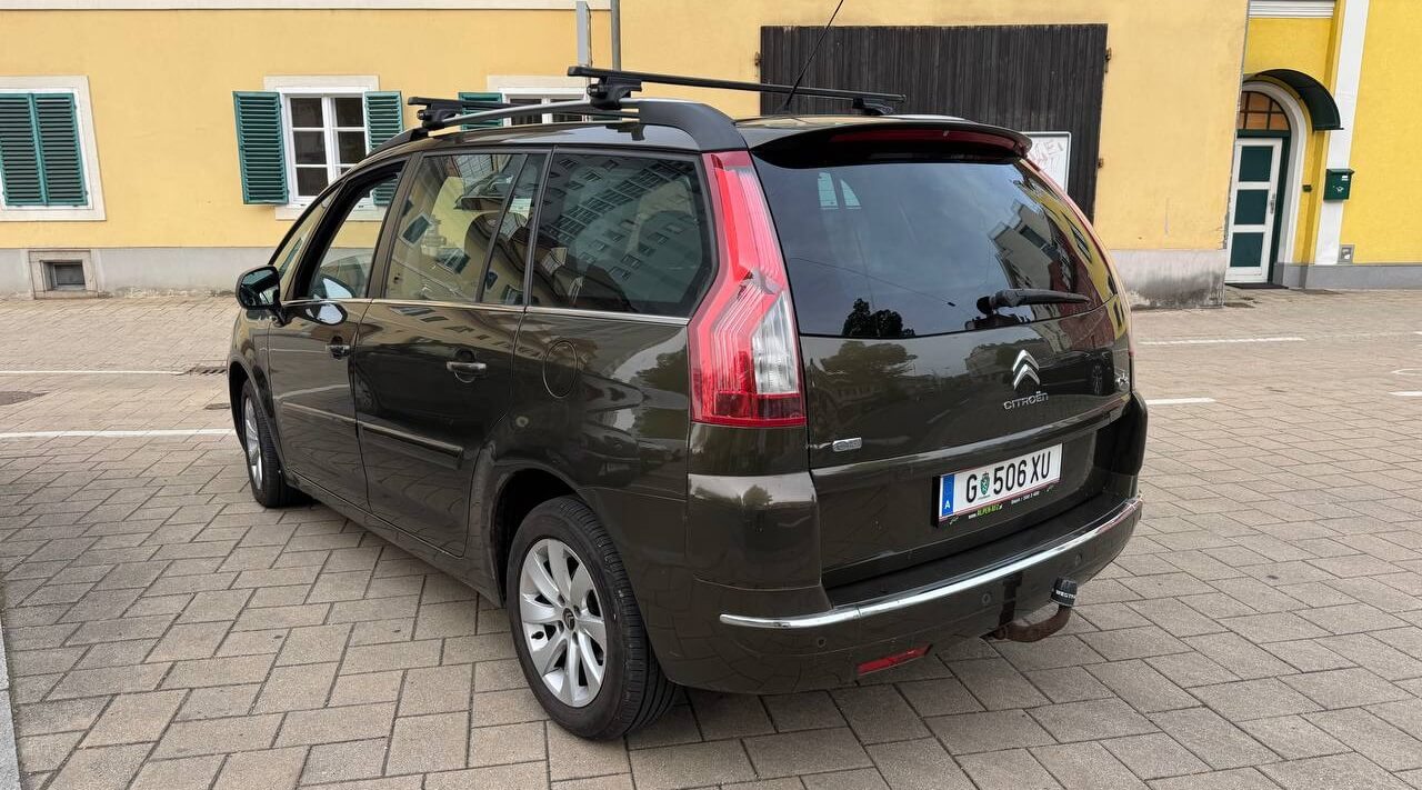 7-Sitzer Auto mieten Automatik - 9eb01d47-76a2-4a54-a1ab-6e7fb16b8fc4