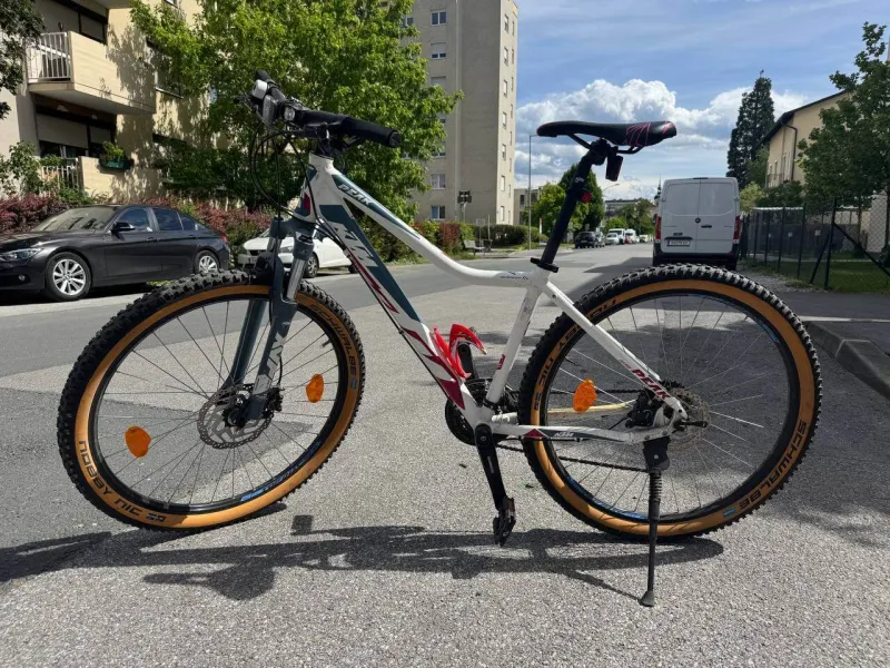 Herren- und Damen-Mountainbikes sowie Citybike