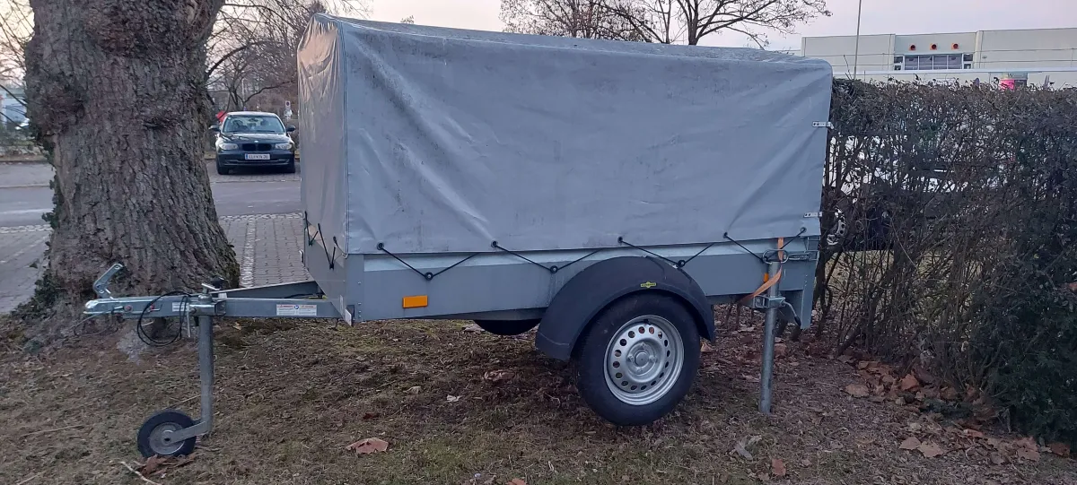 Anhänger mieten stündlich oder auch täglich(8h). Mit Fahrer nur nach Absprache.