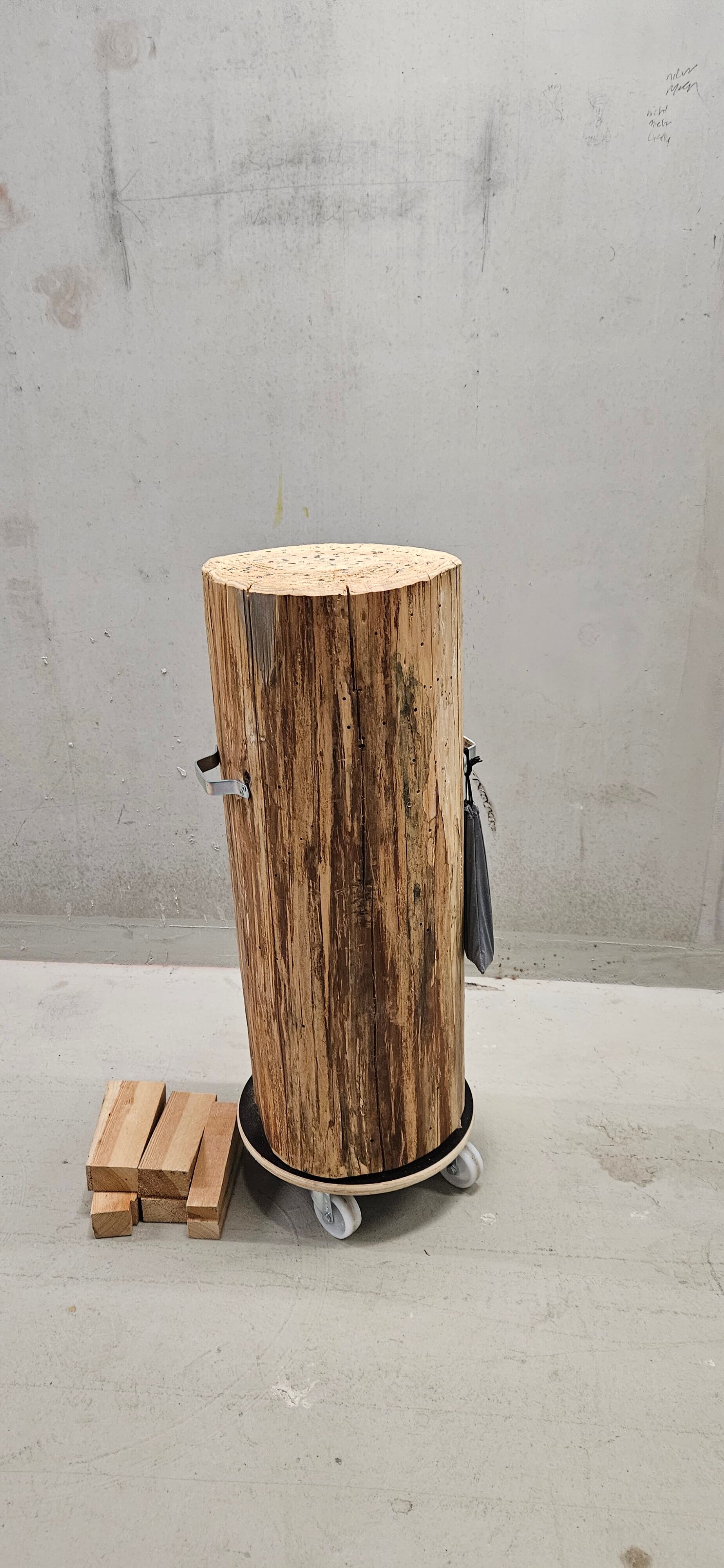 Nagelstock - dde6da79-9ee9-4c3f-b4e3-124cc9df6053