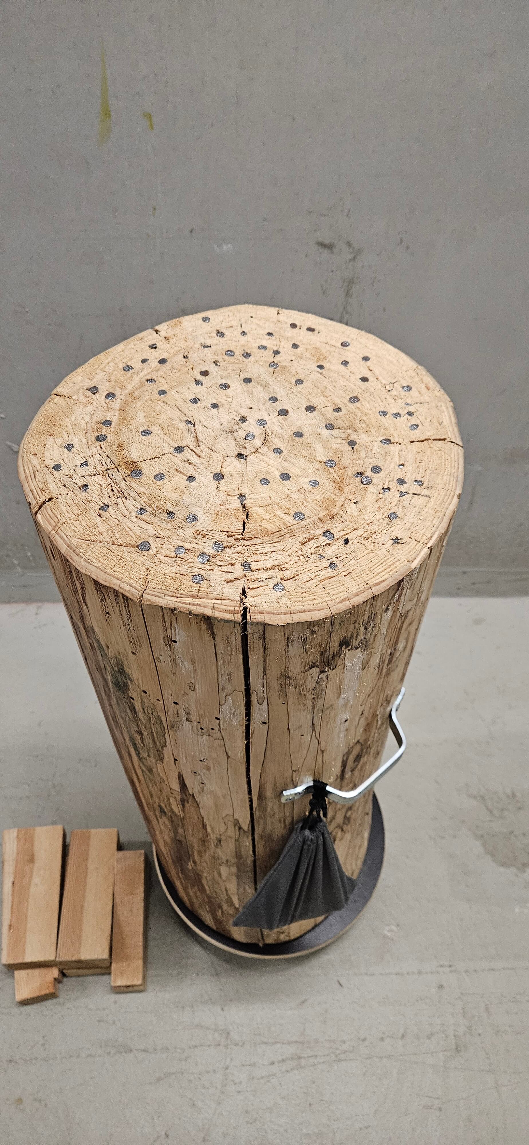 Nagelstock - b241c629-3e26-4b98-9df4-a1726f37105d