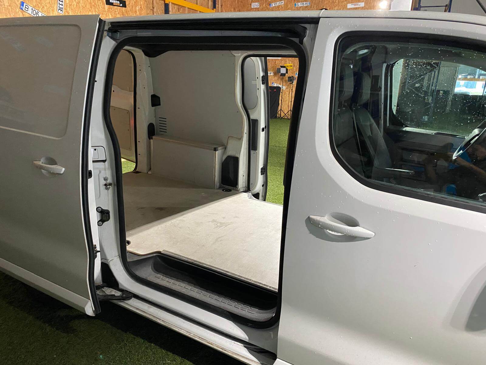 Open Vivaro 75kWh Kastenwagen 500 netto / Monat. Vollausstattung inkl. Head-up Display, beidseitige Schiebetür, Navi,+++ - 961025b9-96df-44dc-aaec-4455fdfc77c3