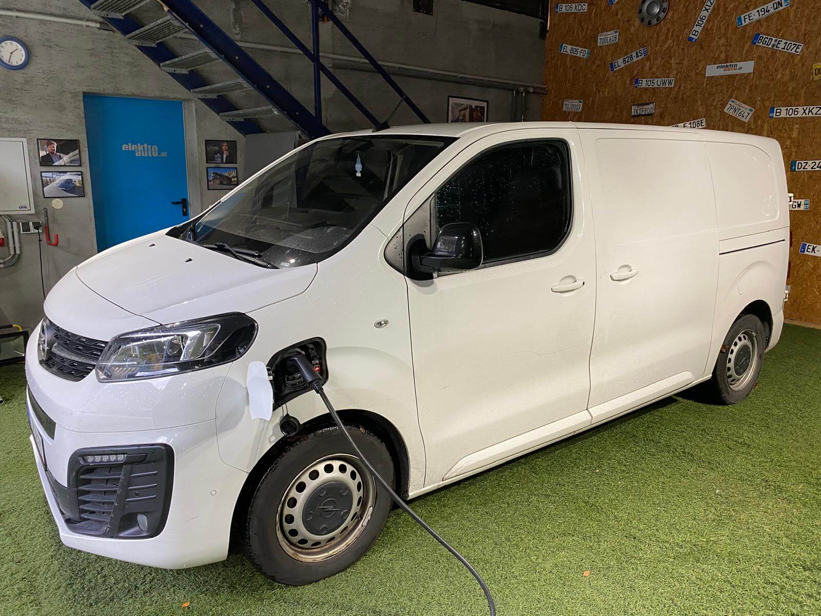 Open Vivaro 75kWh Kastenwagen 500 netto / Monat. Vollausstattung inkl. Head-up Display, beidseitige Schiebetür, Navi,+++ - 3714ad07-b0ec-4e52-b109-50527613b8c8