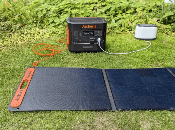 Jackery Solargenerator 2000 Pro +  200W Solarpanel