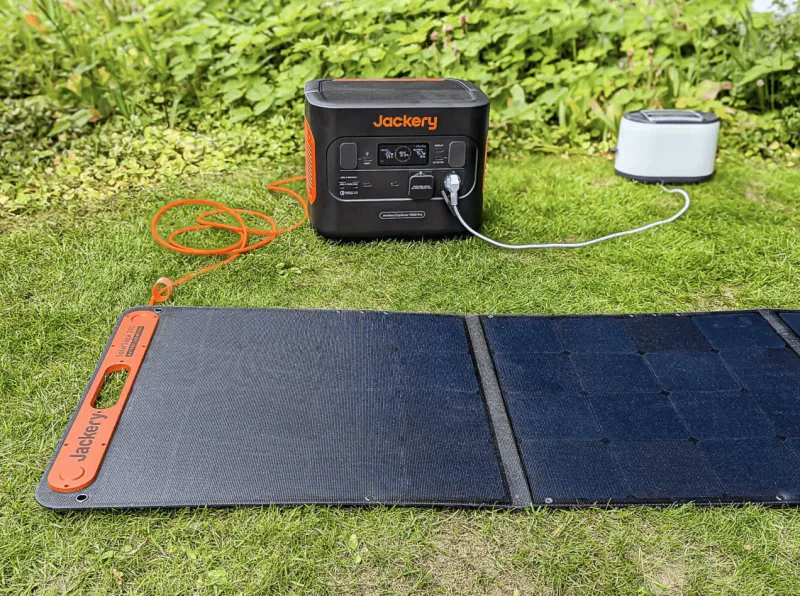 Jackery Solargenerator 2000 Pro +  200W Solarpanel